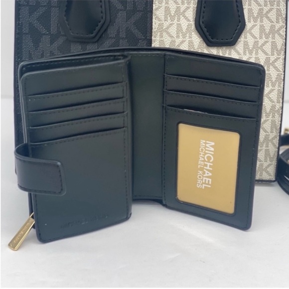 Michael Kors Mercer
Medium Two-Tone Logo
Crossbody Bag And Wallet
Set - Picture 4 of 15